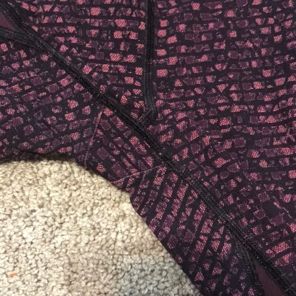 Lululemon Outrun 17" Crop Shatter Weave Dust Coral - Picture 8 of 13